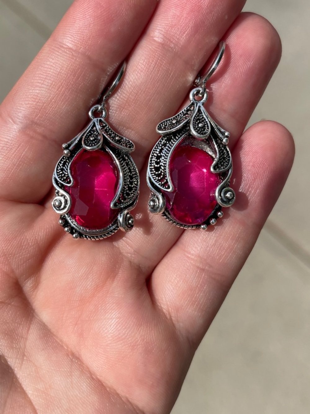 NEW! Vintage Pink Gemstone Dangle Earrings. Retro Earrings 🌸